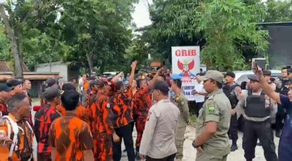 Geger! Pasukan Orange Baret Merah Gruduk Markas ORMAS GRIB di Blora