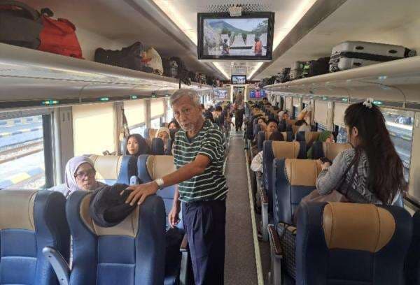 3 Hari Arus Balik Lebaran, Ini Jumlah Penumpang yang Gunakan Kereta Api di Bojonegoro 3 Hari Arus Balik Lebaran, Ini Jumlah Penumpang yang Gunakan Kereta Api di Bojonegoro