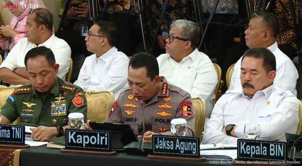 Kapolri Laporkan Penanganan Bencana Sumatera ke Presiden: 224 Ton Beras Dikirimkan Kapolri Laporkan Penanganan Bencana Sumatera ke Presiden: 224 Ton Beras Dikirimkan