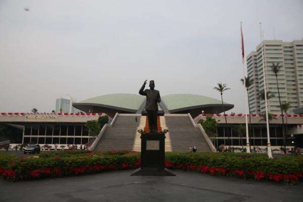 Dua Polisi Gugur Tertabrak Truk TNI, DPR Dorong Investigasi Menyeluruh