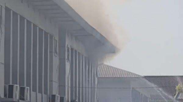 Kebakaran RS Pengayoman Cipinang Berasal dari Gudang Logistik, Puluhan Pasien Dievakuasi