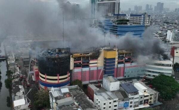 SDN Pinangsia 1 Terpaksa Diliburkan Imbas Kebakaran Hebat Glodok Plaza Hari Ini