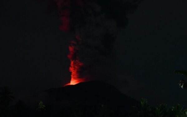 Gunung Ibu Meletus Hari Ini, Muntahkan Kolom Abu Vulkanis Setinggi 2.500 Meter