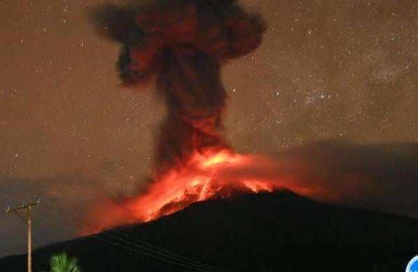 Gunung Lewotobi Laki-Laki Meletus Disertai Dentuman Keras Malam Ini, Kolom Abu 5 Km Gunung Lewotobi Laki-Laki Meletus Disertai Dentuman Keras Malam Ini, Kolom Abu 5 Km