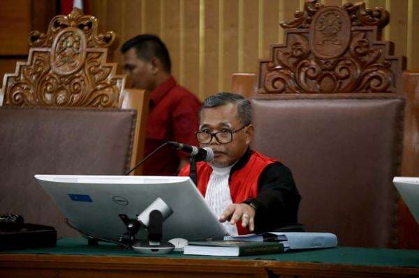 Sebelum Jadi Tersangka, Hakim Djuyamto Titip Tas Isi Uang ke Satpam Pengadilan Sebelum Jadi Tersangka, Hakim Djuyamto Titip Tas Isi Uang ke Satpam Pengadilan