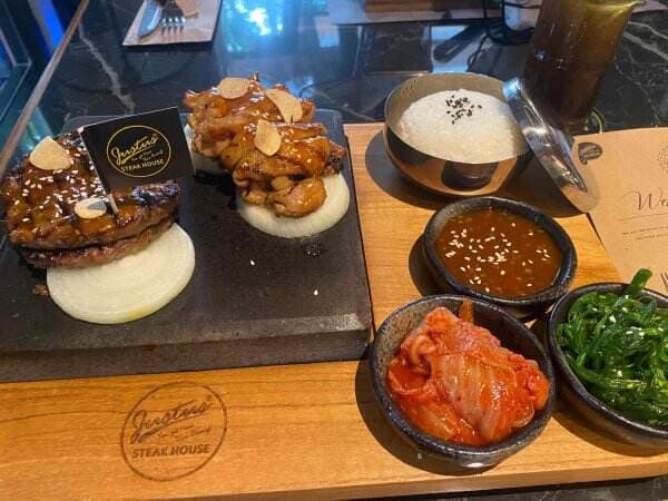 Unik, Restoran Ini Sajikan Hamburg Steak dengan Nasi hingga Kimchi Khas Korea