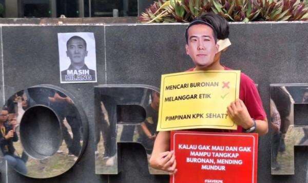 Bertemu Ketua KPU,Harun Masiku Bawa Foto Dirinya dengan Megawati dan Ketua MA Hatta Ali Bertemu Ketua KPU,Harun Masiku Bawa Foto Dirinya dengan Megawati dan Ketua MA Hatta Ali