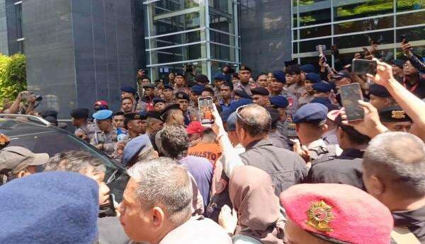 Sidang Hasto Rusuh, Diduga Penyusup Nyaris Diamuk Massa Sidang Hasto Rusuh, Diduga Penyusup Nyaris Diamuk Massa