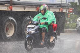 Peringatan Dini BMKG: Jakarta Diguyur Hujan Sepanjang Hari Ini hingga Besok