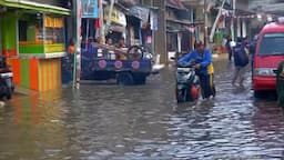 Permukiman Muara Angke Terendam Banjir Rob, Batas Air Setinggi Paha Orang Dewasa