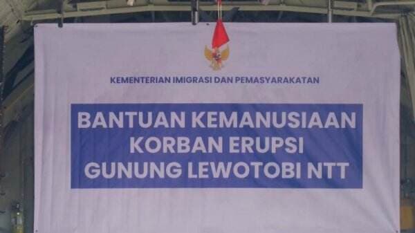 Kementerian Imigrasi dan Pemasyarakatan Serahkan Bantuan untuk Korban Erupsi Gunung Lewotobi