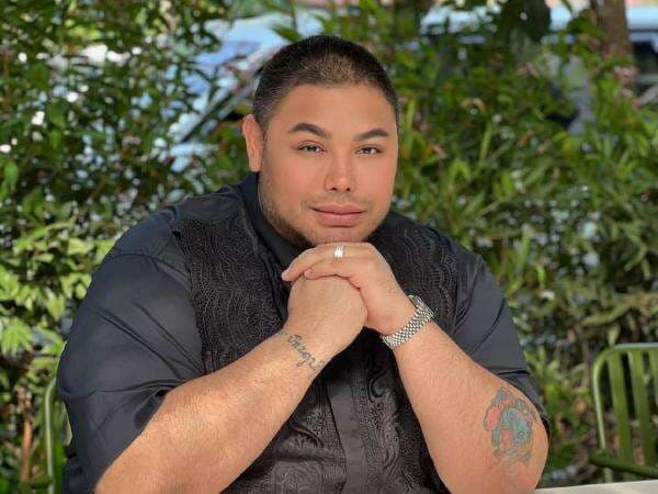 Viral Ivan Gunawan Pasang Bendera Palestina di Depan Butik, Netizen: Lo Keren Igun! Viral Ivan Gunawan Pasang Bendera Palestina di Depan Butik, Netizen: Lo Keren Igun!