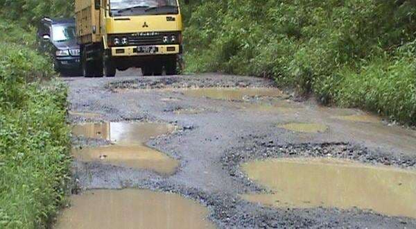 DPR Soroti Lambannya Perbaikan Jalan Rusak Antar-Provinsi DPR Soroti Lambannya Perbaikan Jalan Rusak Antar-Provinsi