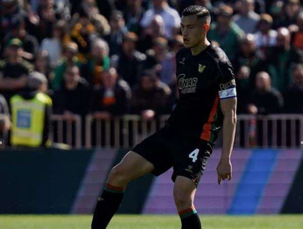 Media Italia Sanjung Penampilan Jay Idzes Usai Bikin Frustrasi Romelu Lukaku Cs di Laga Venezia vs Napoli