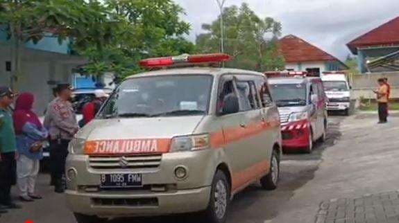 3 Jenazah Siswa SMP 7 Mojokerto Korban Tenggelam di Pantai Drini Dipulangkan