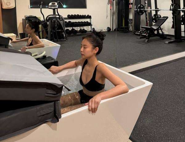 Momen Jennie BLACKPINK Meditasi Sebelum Manggung di Coachella 2025 Momen Jennie BLACKPINK Meditasi Sebelum Manggung di Coachella 2025