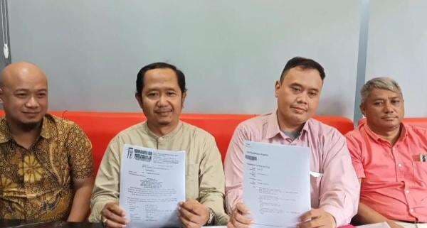 Jokowi Digugat Calon Pembeli Mobil Esemka, Begini Tuntutannya Jokowi Digugat Calon Pembeli Mobil Esemka, Begini Tuntutannya