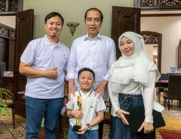 Jokowi Bertemu Siswa SD Peraih Medali Emas Olimpiade Matematika, Ini Pesannya Jokowi Bertemu Siswa SD Peraih Medali Emas Olimpiade Matematika, Ini Pesannya
