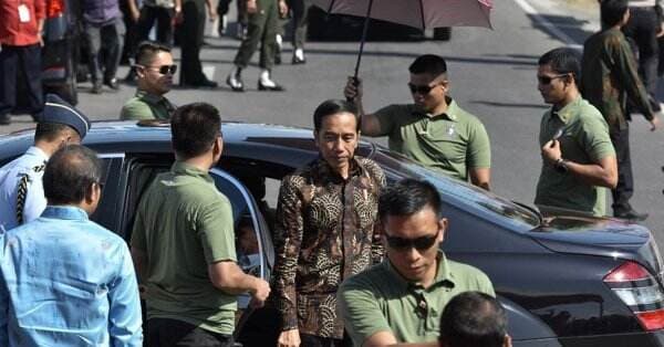 Viral Pemuda Dipukul saat Ingin Foto dengan Jokowi di Samarinda, Istana: Pelakunya Bukan Paspampres