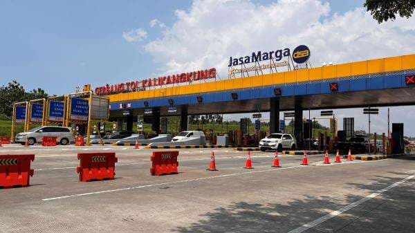 GT Kalikangkung Ramai Lancar, Volume Kendaraan Capai 65 Ribu GT Kalikangkung Ramai Lancar, Volume Kendaraan Capai 65 Ribu