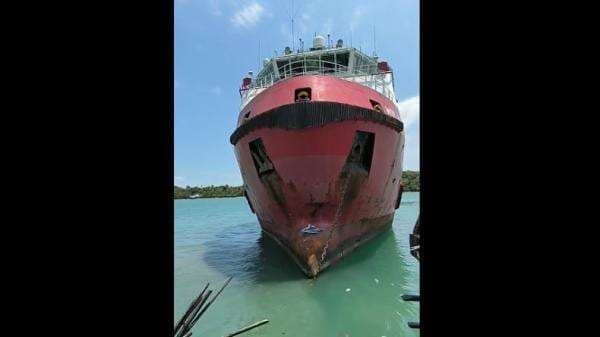 Hilang Kendali, Kapal Tanker Tabrak Rumah Warga dan Pos Polisi di Batam Hilang Kendali, Kapal Tanker Tabrak Rumah Warga dan Pos Polisi di Batam