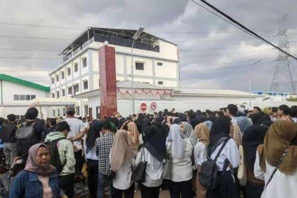 Kemenaker Pastikan 1.126 Mantan Karyawan Yihong Novatex Bisa Bekerja Kembali Kemenaker Pastikan 1.126 Mantan Karyawan Yihong Novatex Bisa Bekerja Kembali