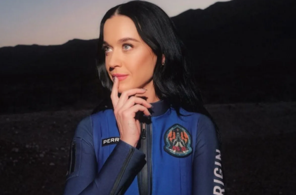 6 Perempuan Kembali ke Bumi Usai ke Luar Angkasa Pakai Roket Milik Orang Terkaya Jeff Bezos 6 Perempuan Kembali ke Bumi Usai ke Luar Angkasa Pakai Roket Milik Orang Terkaya Jeff Bezos