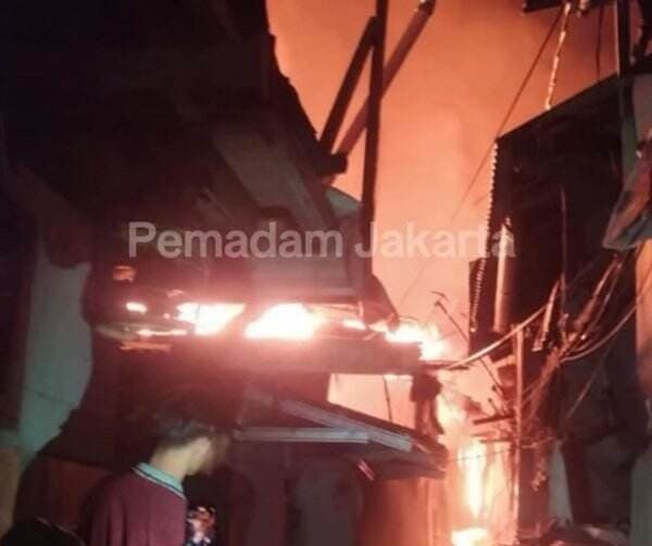 Kebakaran Permukiman Padat di Kemayoran Jakpus Berhasil Dilokalisir, 11 RT Terdampak!