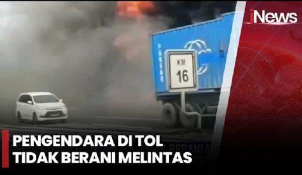 Penampakan Kebakaran di Kolong Tol Dekat JIS Gegara Warga Bakar Sampah Penampakan Kebakaran di Kolong Tol Dekat JIS Gegara Warga Bakar Sampah