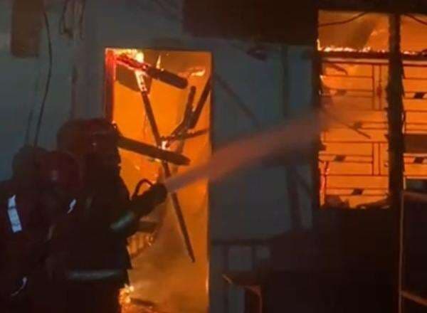 Ditinggal Piket Lebaran, Rumah Polisi di Blora Ludes Terbakar Ditinggal Piket Lebaran, Rumah Polisi di Blora Ludes Terbakar