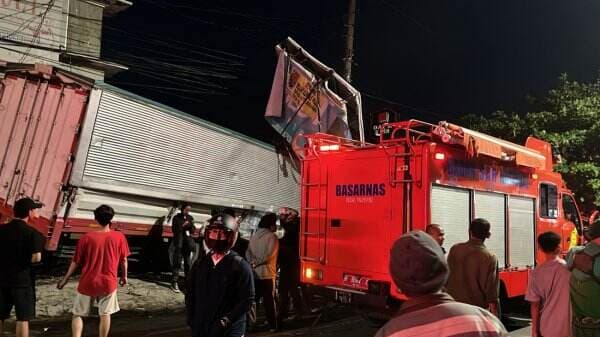 2 Tewas dan 3 Kritis Akibat Truk Tabrak 4 Toko hingga Sejumlah Kendaraan di Semarang, Ini Kronologinya