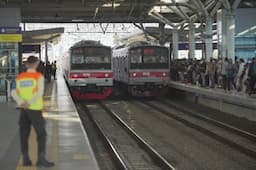 Stasiun Karet Bakal Ditutup, Penumpang KRL Naik Turun di BNI City