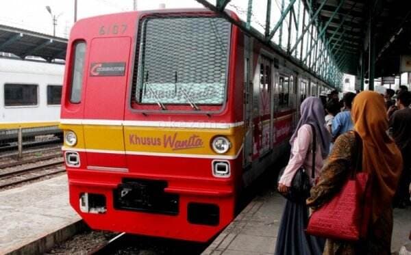 Gegara Tiang Listrik Miring, Perjalanan KRL Bekasi-Cikarang Hanya Sampai Stasiun Cakung