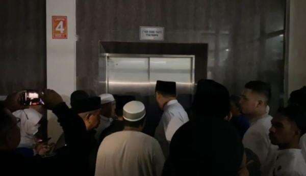 Menegangkan, Istri Eks Gubernur Abdul Gani dan Pengunjung RSUD TernateTerjebak di Lift