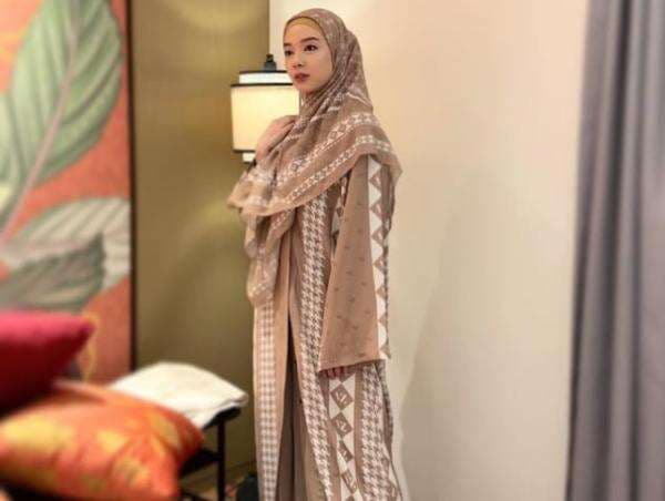 Kisah Mualaf Lindswell Kwok, Mantan Ratu Wushu Indonesia yang Temukan Kedamaian Usai Memeluk Islam Kisah Mualaf Lindswell Kwok, Mantan Ratu Wushu Indonesia yang Temukan Kedamaian Usai Memeluk Islam