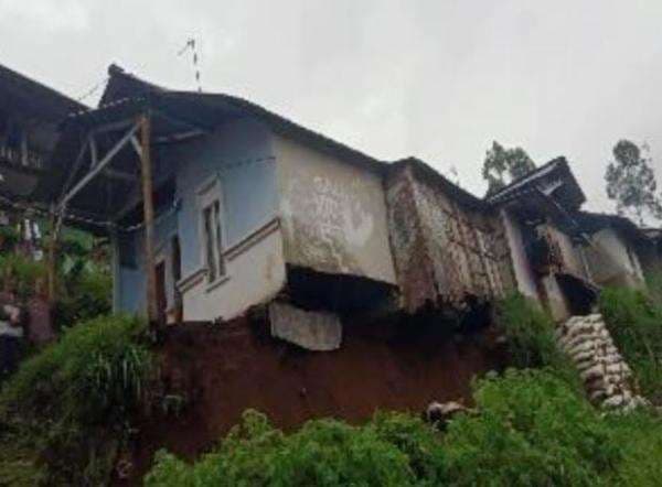 Bandung Dikepung Banjir dan Longsor, 6 Kecamatan Terdampak