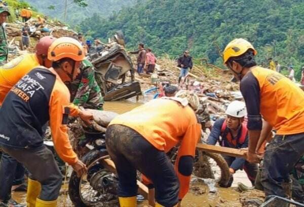 Dompet Dhuafa Bantu Pencarian Korban Longsor di Petungkriyono Pekalongan