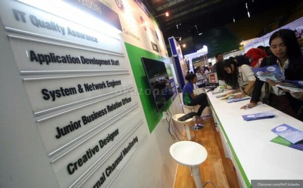 Loker di Dalam Negeri Terbatas, Pemerintah Perlu Dukung Peluang Kerja di Luar Negeri