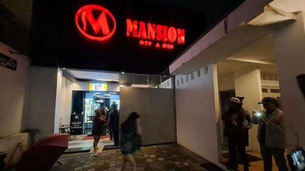 Tak Hadiri Pemeriksaan Polda Jateng, Pemilik Mansion Karaoke Sediakan Striptis Dipanggil Ulang Tak Hadiri Pemeriksaan Polda Jateng, Pemilik Mansion Karaoke Sediakan Striptis Dipanggil Ulang