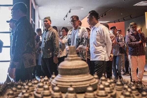 Dampingi Menko Luhut, Sandiaga Tinjau Pengembangan Atraksi Wisata di Candi Borobudur