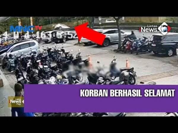 Video Detik-Detik Minibus yang Dikendarai Siawa SMP Terjun ke Kali