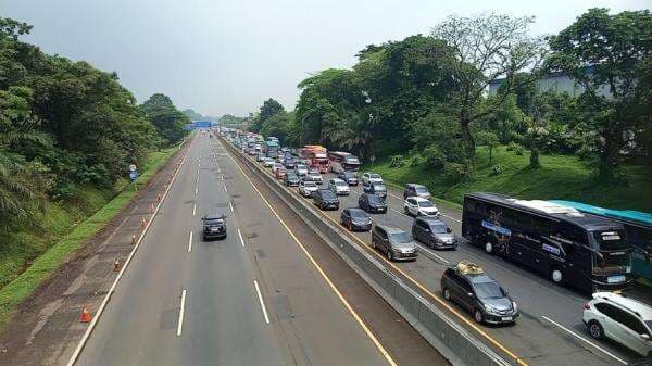 Wakapolri: Kepadatan Tol Terjadi karena Pemudik Tunggu One Way Wakapolri: Kepadatan Tol Terjadi karena Pemudik Tunggu One Way