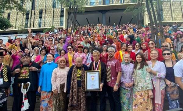 Kementerian Kebudayaan Gelar Ajang RAYA, Catat Rekor MURI Peserta Berkebaya Terbanyak