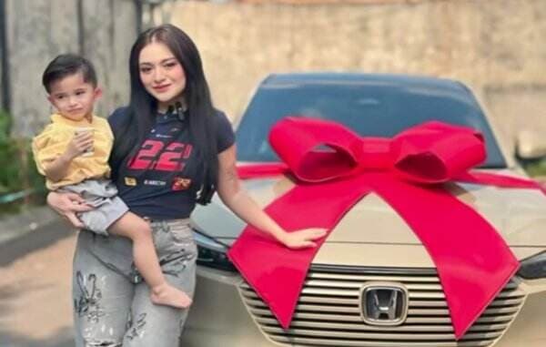 Berkat Nge-DJ, Nathalie Holscher Bisa Belikan Adzam Mobil Bernilai Ratusan Juta Rupiah