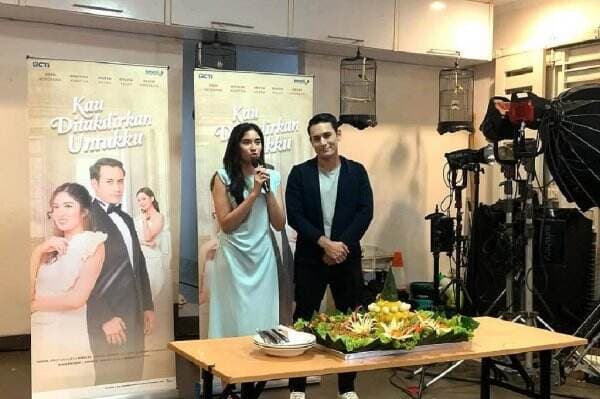 Ochi Rosdiana dan Arifin Putra Pertama Kali Jadi Pasangan di Sinetron Kau Ditakdirkan Untukku Ochi Rosdiana dan Arifin Putra Pertama Kali Jadi Pasangan di Sinetron Kau Ditakdirkan Untukku