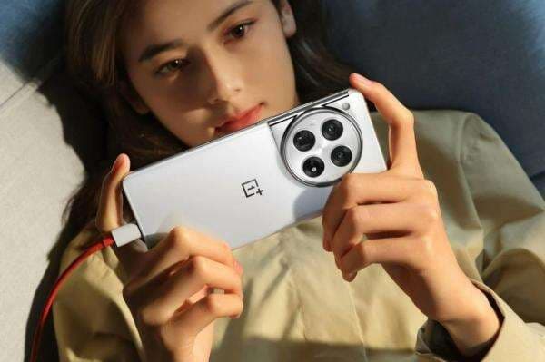 Semua Ponsel Flagship China Akhir Tahun Ini Bakal Gunakan Baterai 7.000 mAh ke Atas