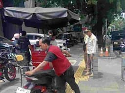 Marak Parkir Liar, Satpol PP DKI Ultimatum Pengusaha Restoran!