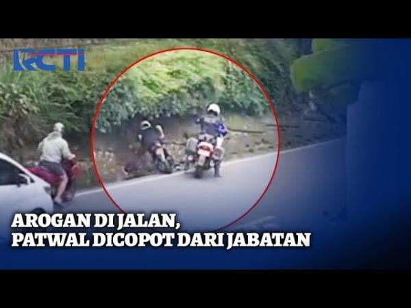 Viral! Anggota Patwal Kawal Mobil Mewah, Intimidasi Pemotor hingga Tercebur ke Selokan Viral! Anggota Patwal Kawal Mobil Mewah, Intimidasi Pemotor hingga Tercebur ke Selokan