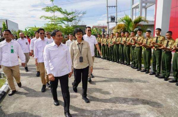 Cegah Praktik Bullying di Sekolah Kehutanan, Menteri Raja Juli: Saya Tak Segan Pecat Pelaku! Cegah Praktik Bullying di Sekolah Kehutanan, Menteri Raja Juli: Saya Tak Segan Pecat Pelaku!
