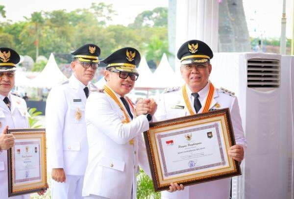 Tangsel Masuk 10 Besar Kota Berkinerja Terbaik, Wamendagri: Jangan Berhenti Lakukan Inovasi! Tangsel Masuk 10 Besar Kota Berkinerja Terbaik, Wamendagri: Jangan Berhenti Lakukan Inovasi!